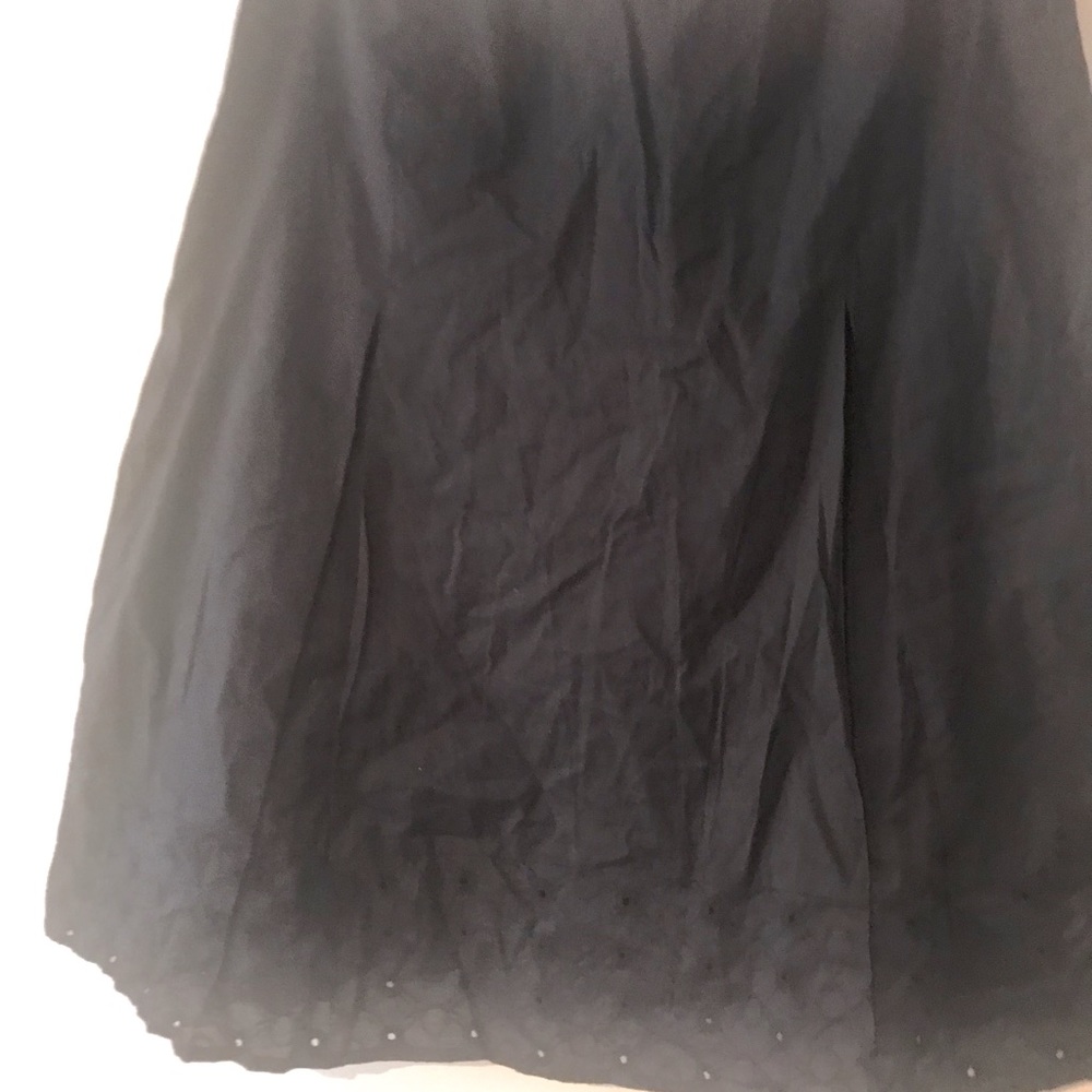 Skirt nine and co size 9/10 to the knees excellent condition zipper on the side